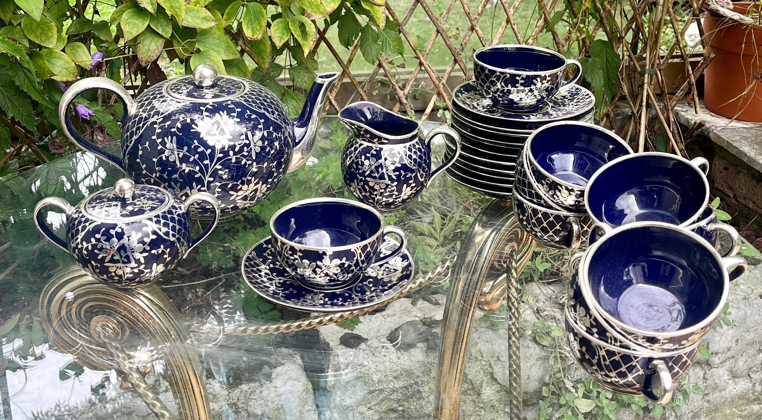 Richard Ginori Silber Overlay Kobalt Porzellan Tee/Kaffee Set 15 Stück (Arts and Crafts) im Angebot