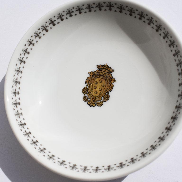 Richard Ginori Small Round Decorative Gold and White Dish, Italy In Good Condition In Oklahoma City, OK