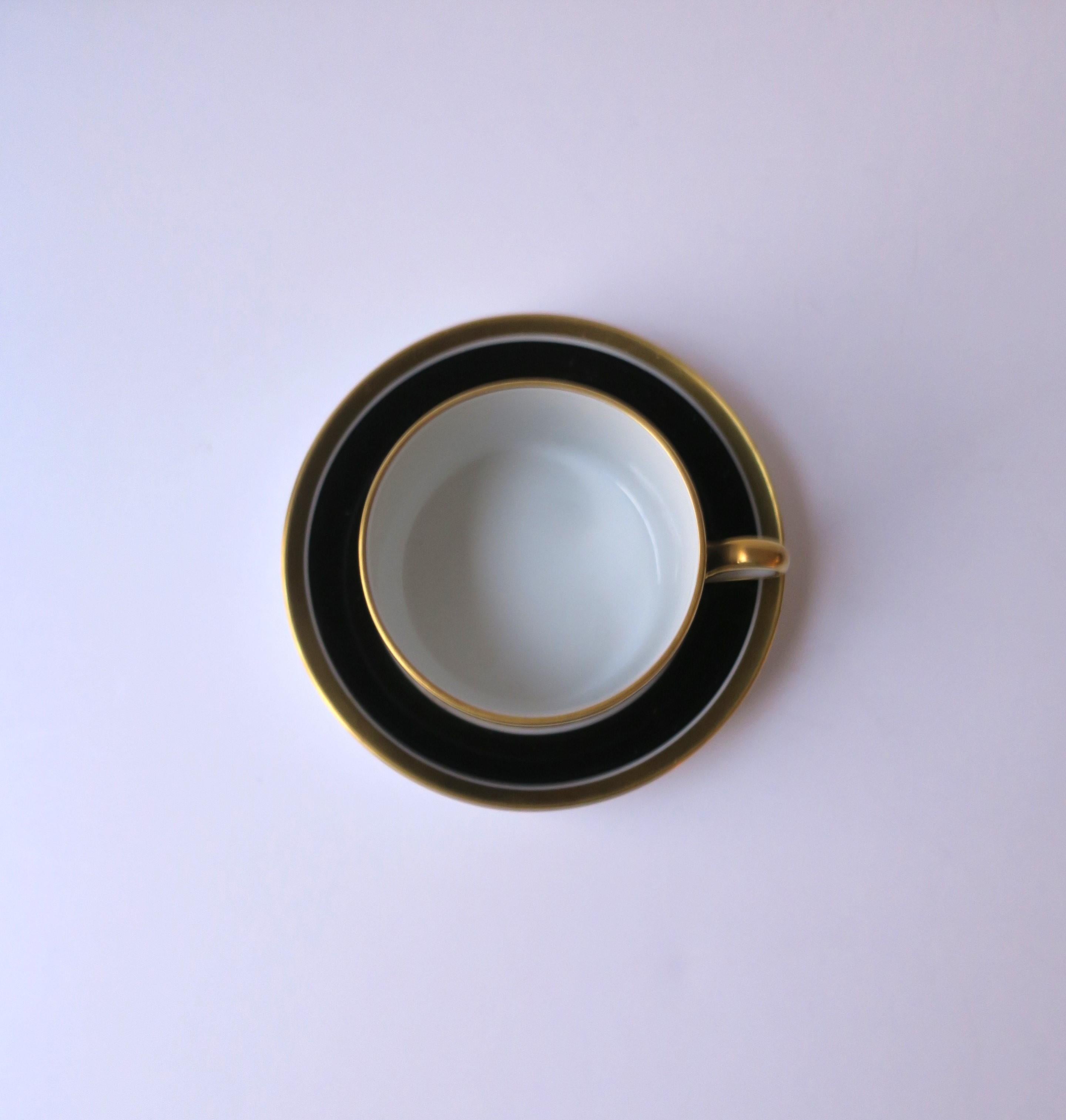 Richard Ginori Vintage Black Gold Porcelain Coffee or Tea Cup and Saucer In Excellent Condition For Sale In New York, NY