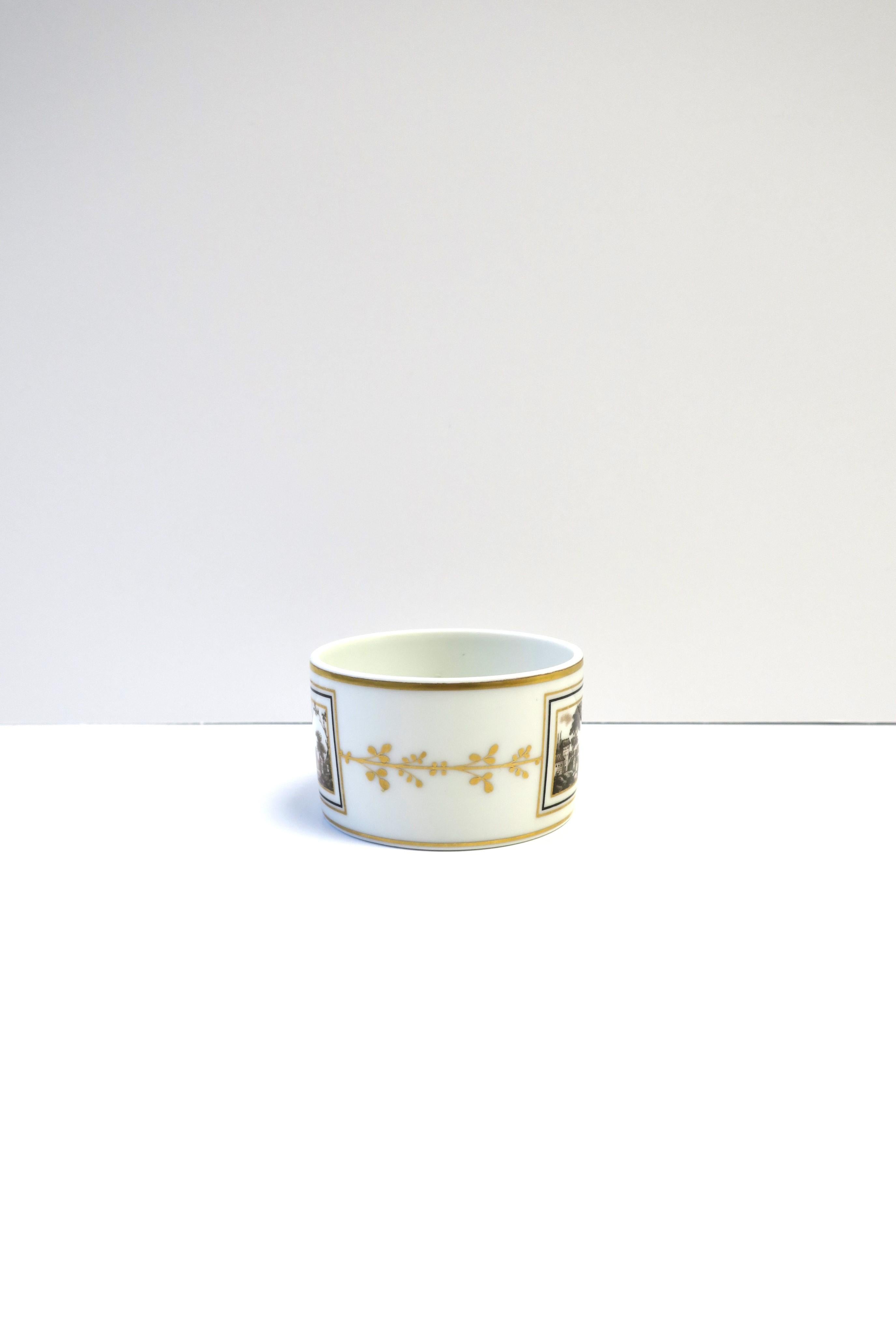 Richard Ginori White Porcelain & Gold Italian Jewelry Dish or Vessel For Sale 4