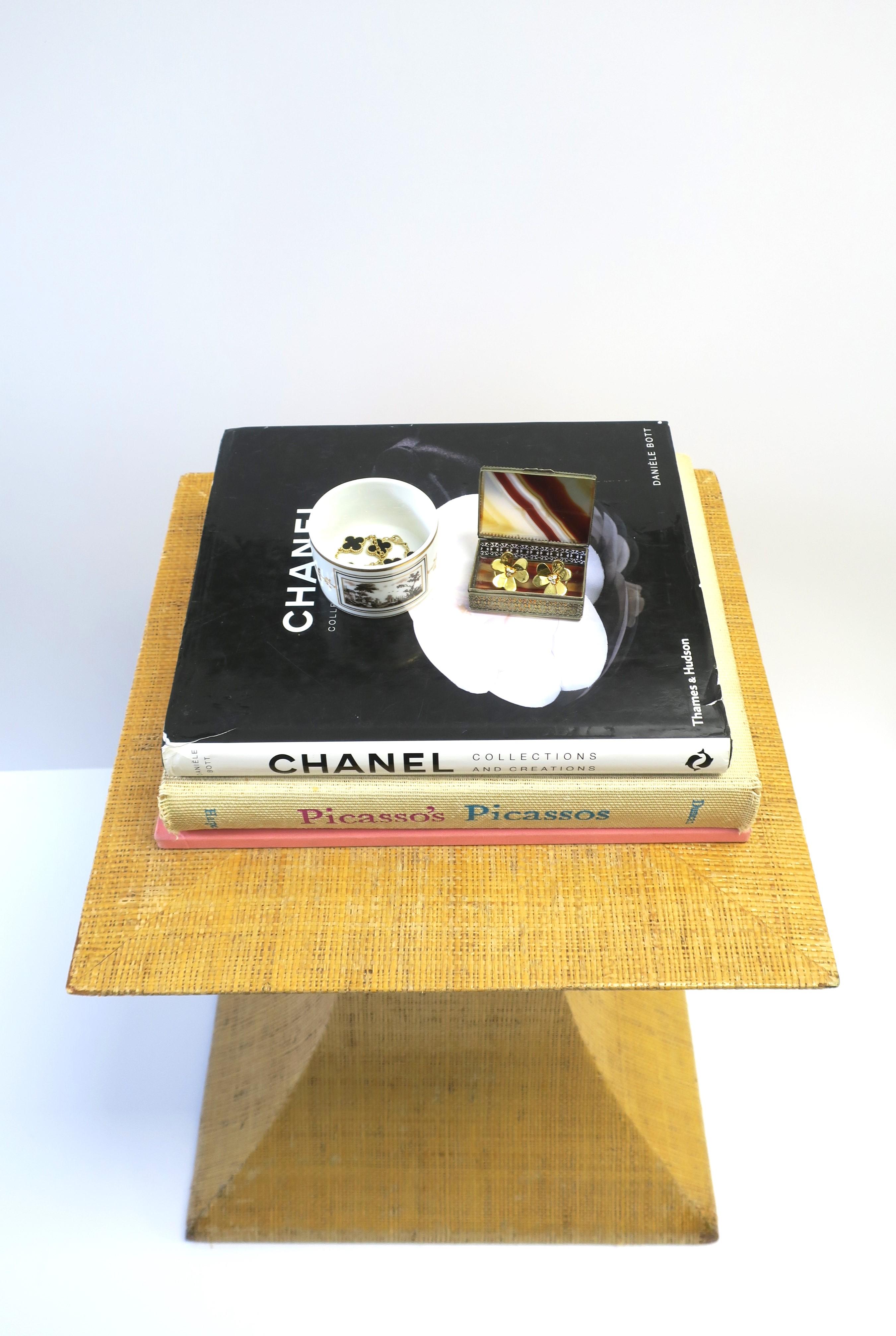 Richard Ginori White Porcelain & Gold Italian Jewelry Dish or Vessel For Sale 7