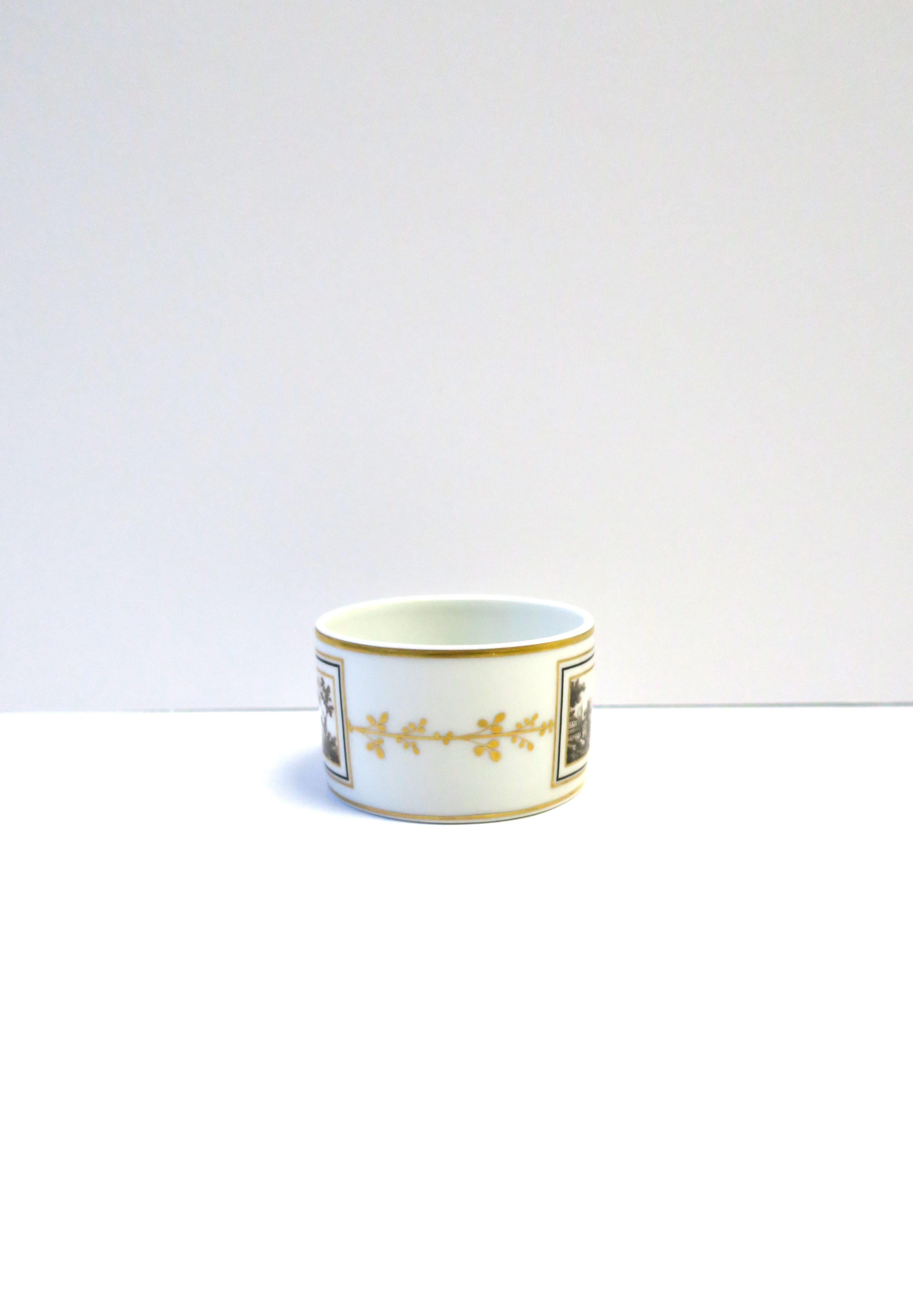 Hand-Painted Richard Ginori White Porcelain & Gold Italian Jewelry Dish or Vessel For Sale