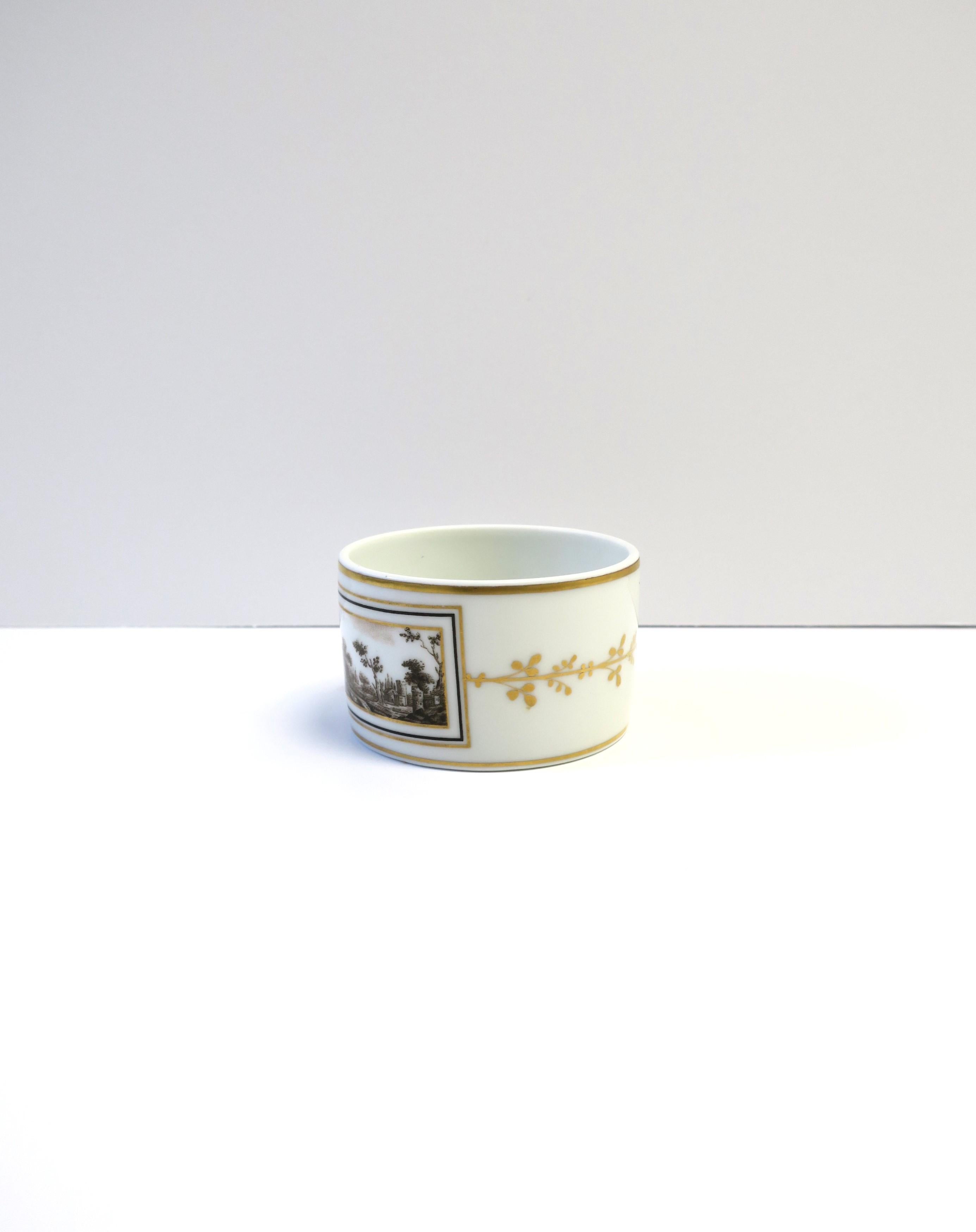 Richard Ginori White Porcelain & Gold Italian Jewelry Dish or Vessel For Sale 3