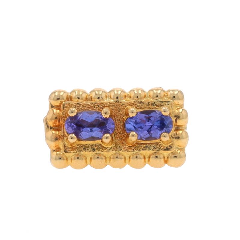 Marchio: A. Richard Glatter
Epoca: Vintage

Contenuto del metallo: Oro giallo 14k

Informazioni su A. Stone

Tanzaniti naturali
Trattamento: Miglioramenti di routine
Carati: .40ctw
Taglio: Ovale
Colore: viola

Carati totali: .40ctw

Stile: Charm a