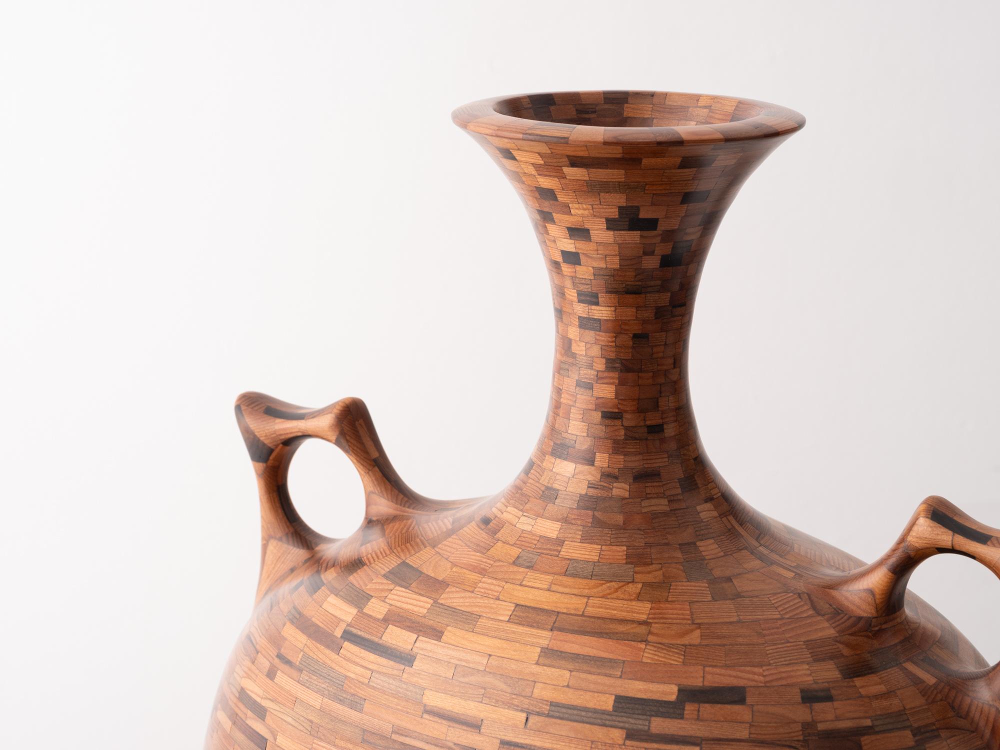 Richard Haining, Vasija contemporánea de madera apilada, secoya de California Moderno