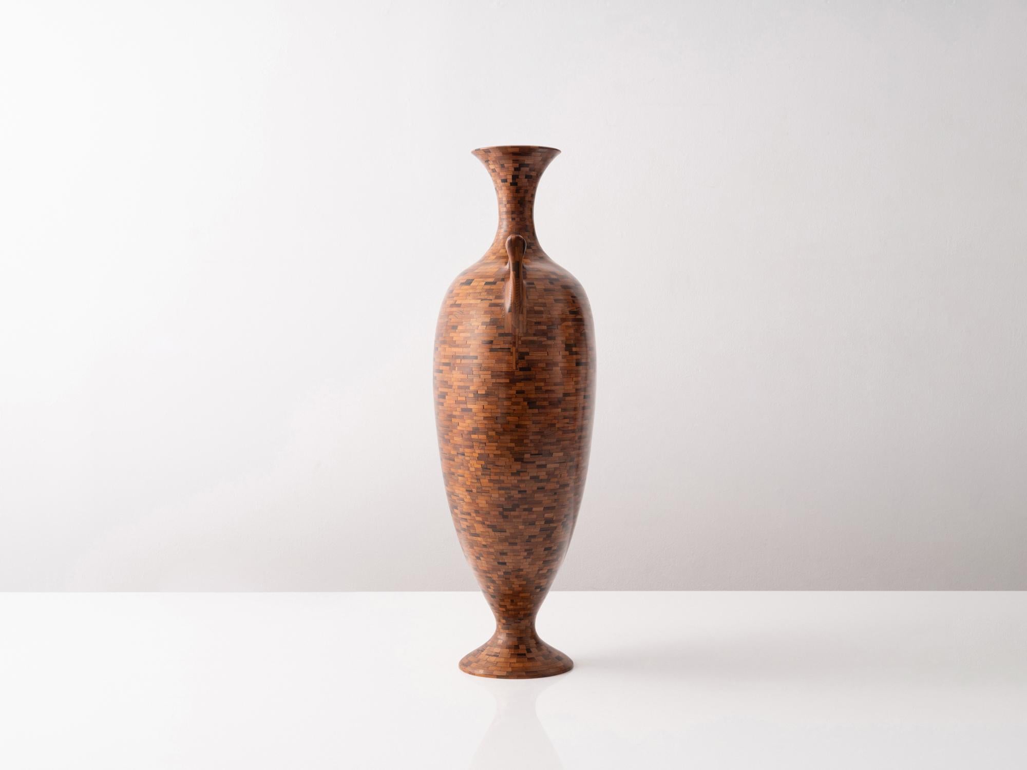 Richard Haining, Vasija contemporánea de madera apilada, secoya de California Estadounidense