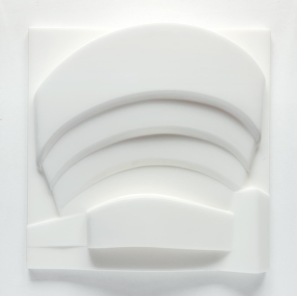 Richard Hamilton Figurative Sculpture – Guggenheim (Weiß)