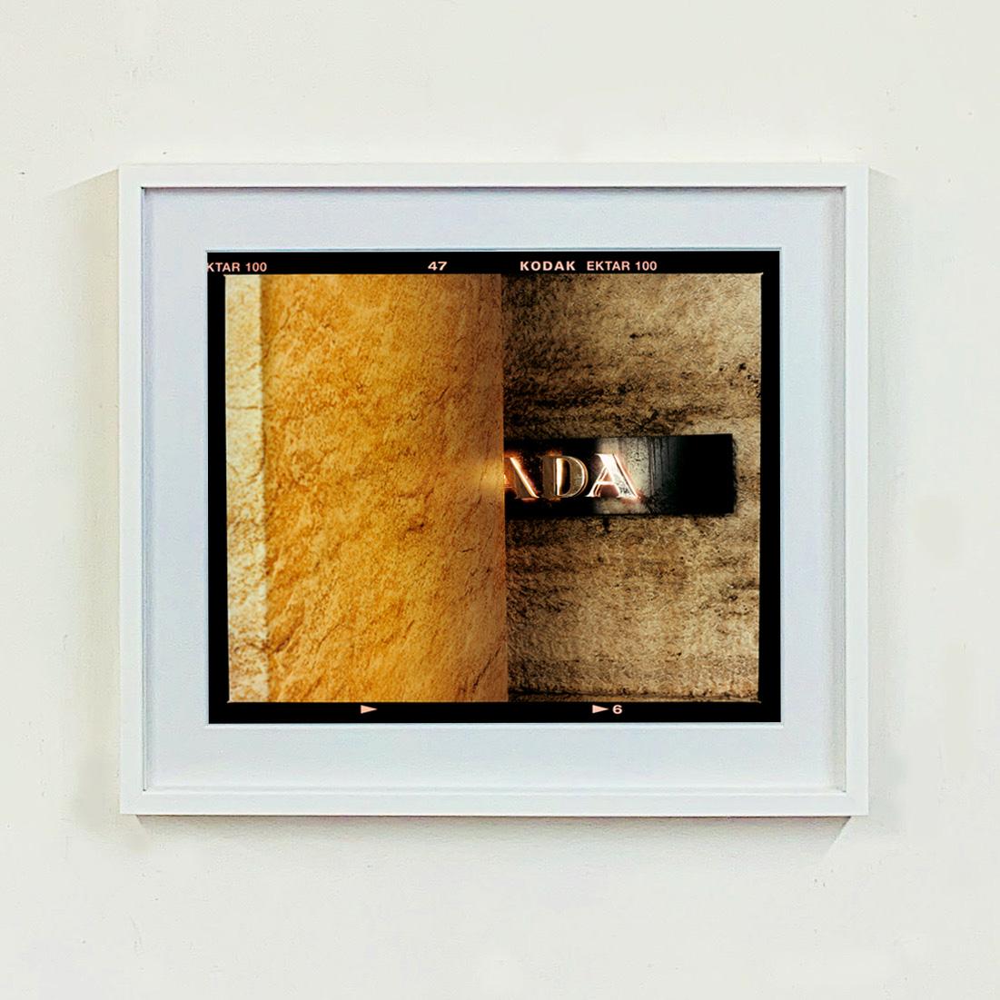 _ ADA, Milan - Photographie italienne de typographie architecturale en couleur urbaine en vente 1