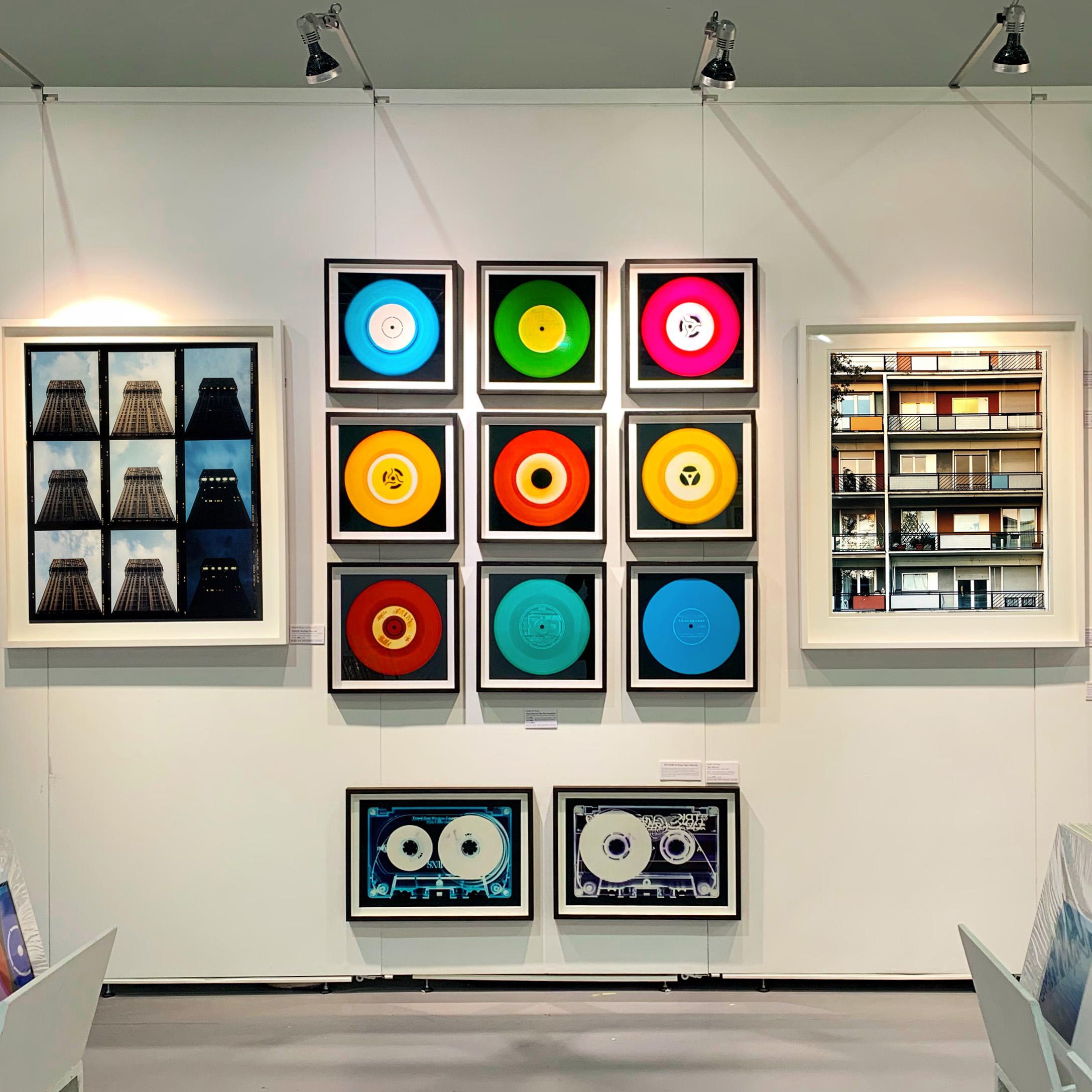 49 Via Dezza au coucher du soleil, Milan - Photographie architecturale conceptuelle en couleur en vente 1