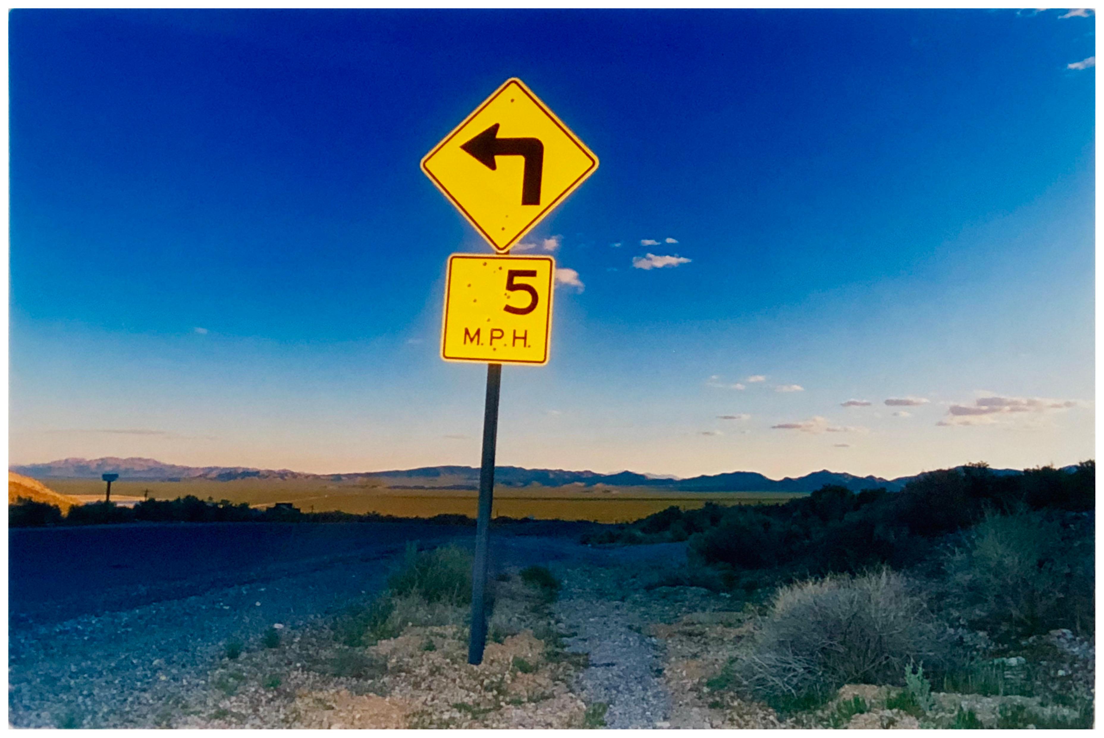 5MPH, Rhyolith, Nevada – Farbfotografie der amerikanischen Landschaft