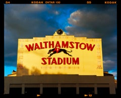 7.48pm Walthamstow Stadium, London – Architektur Typografiefotografie-Fotografie