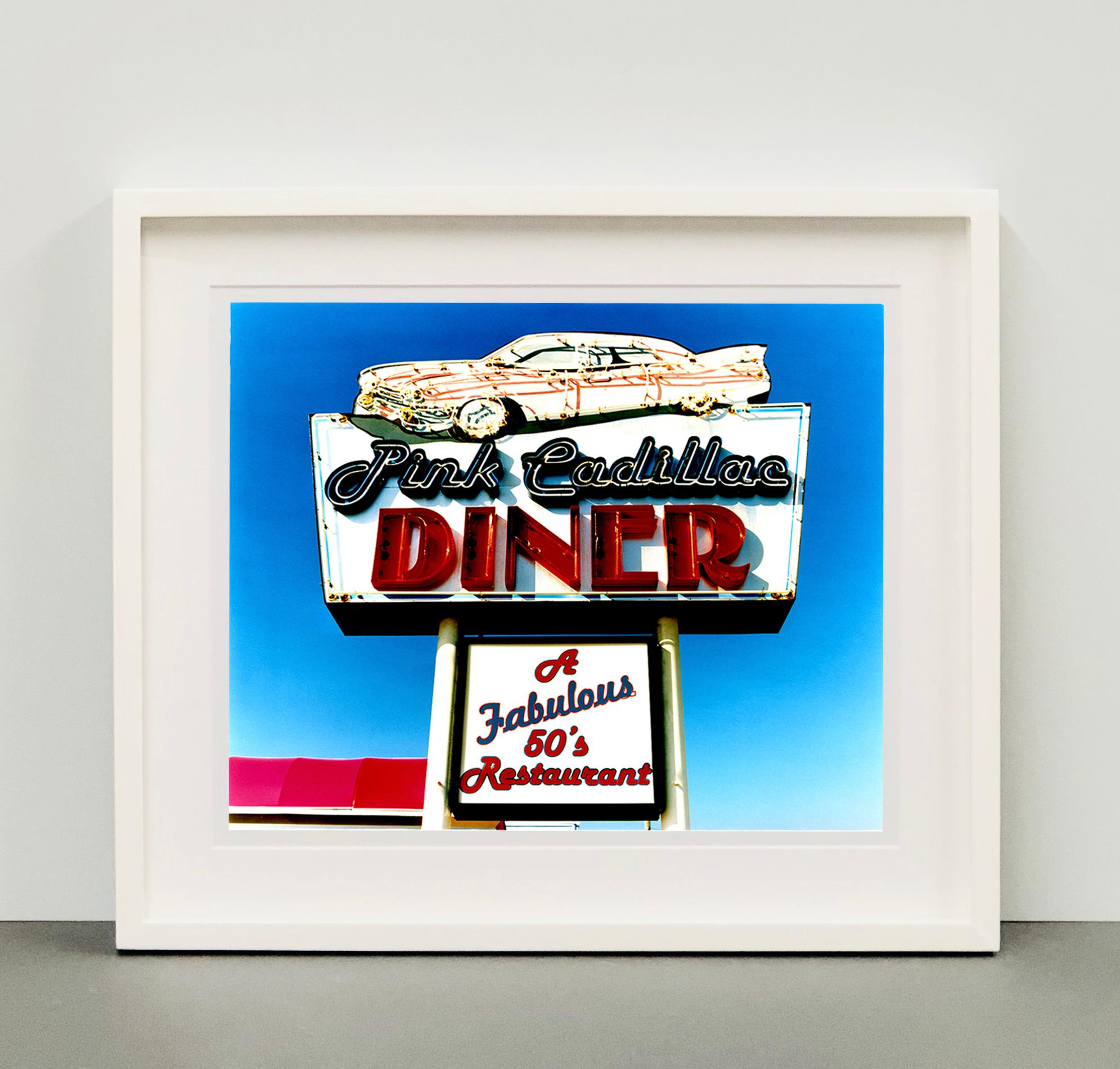 Kitschiger Pop-Art-Americana-Schilderporno von Richard Heeps, aufgenommen in der Doo-Wop-Stadt Wildwood, New Jersey.

Dieses Kunstwerk ist eine auf 25 Exemplare limitierte Auflage eines glänzenden Fotodrucks, der trocken auf Aluminium aufgezogen