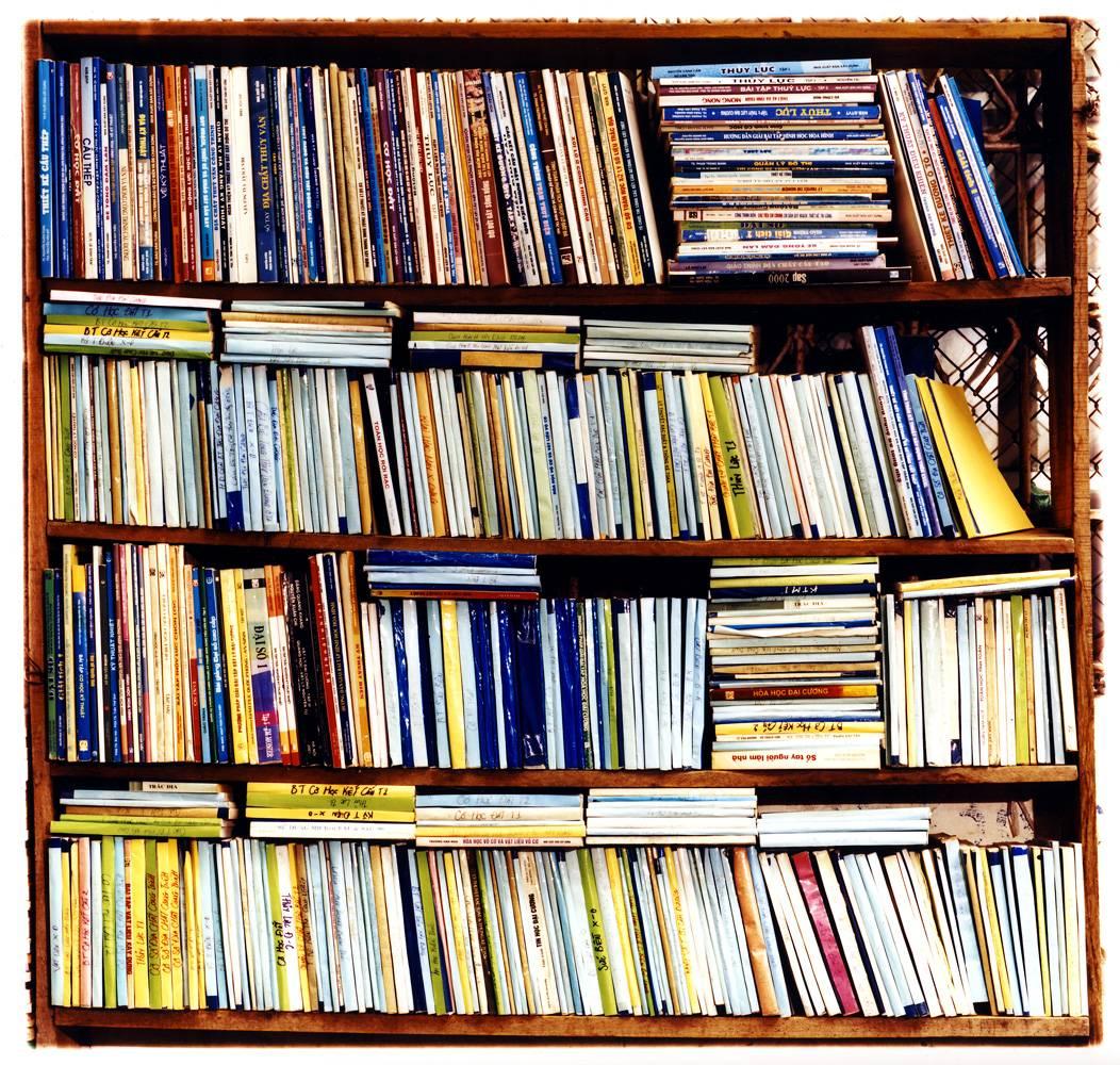 Color Photograph di Richard Heeps - Academic Books, Hanoi - Fotografia asiatica a più colori