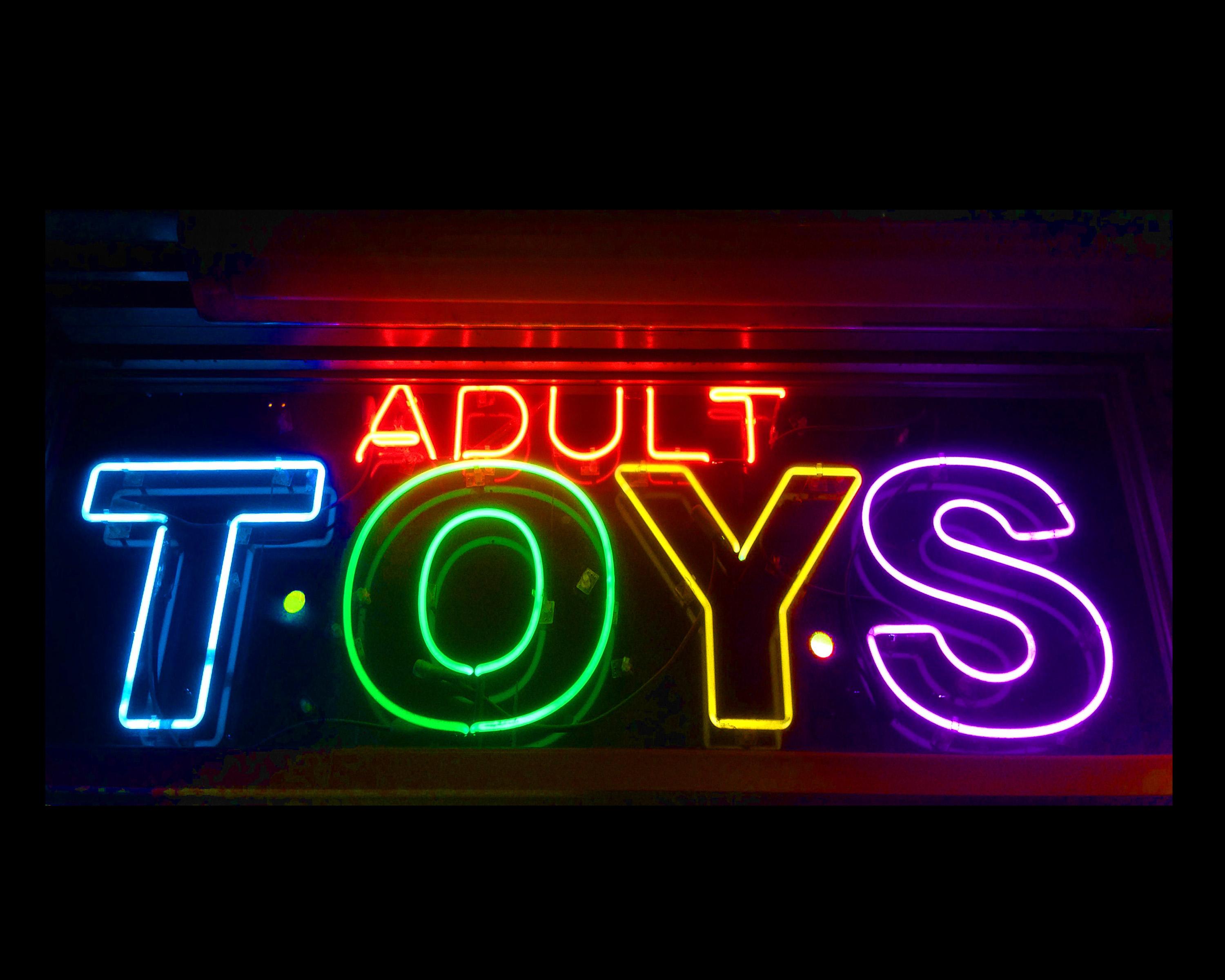 Color Photograph Richard Heeps - Jouets pour adultes, New York - Photographie de rue en couleur fluo