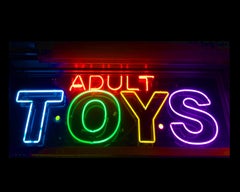 Erwachsene Spielzeuge, New York – Neonfarbene Street-Fotografie