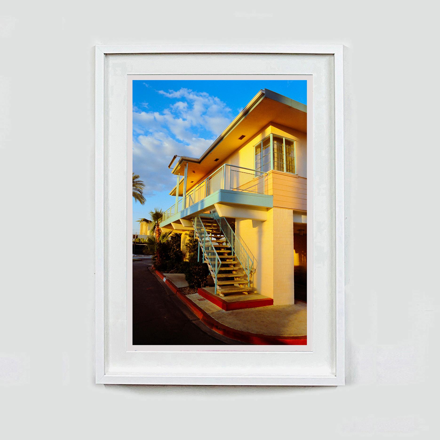 Appartamenti Algiers, Las Vegas - Fotografia di architettura americana di metà secolo - Print Contemporaneo di Richard Heeps