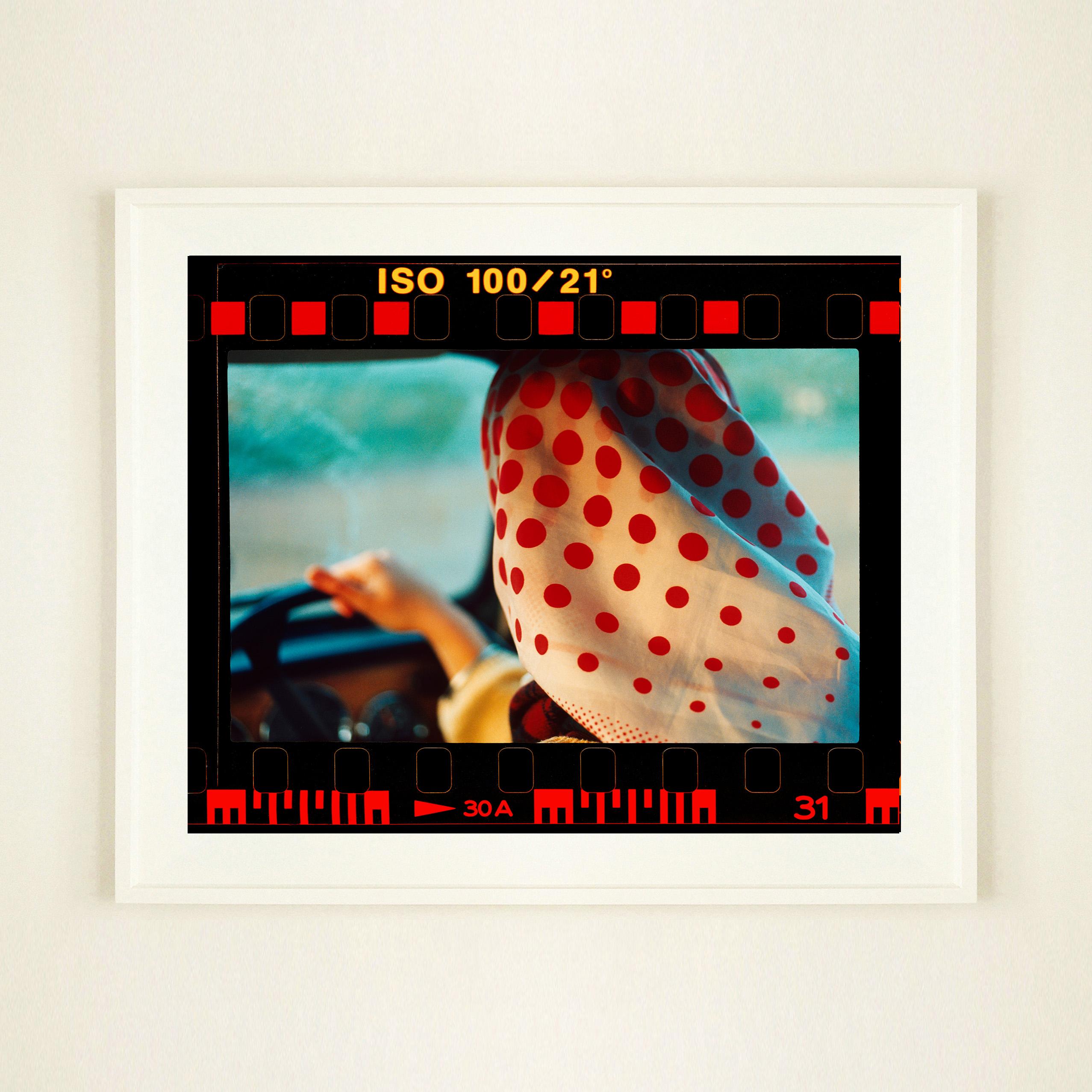 On the Road, stellt klassische Richard Heeps Kunstwerke neu dar, die mit vollem Filmfalz wie ein vergrößerter Kontaktbogen präsentiert werden. 
Anita, Foto aus Richard Heeps autobiografischer Serie 