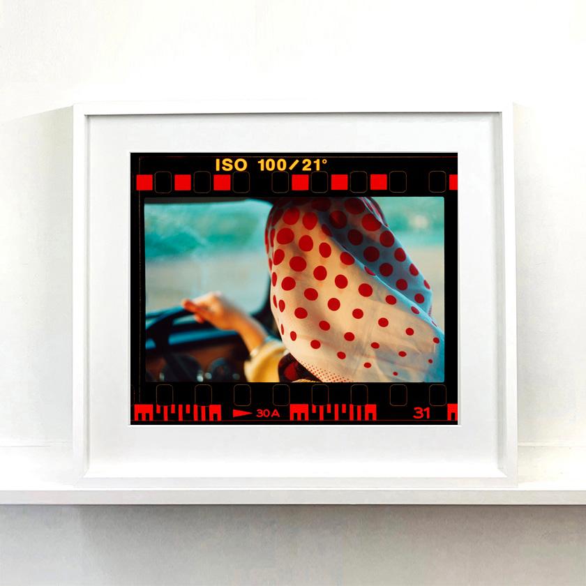 On the Road, stellt klassische Richard Heeps Kunstwerke neu dar, die mit vollem Filmfalz wie ein vergrößerter Kontaktbogen präsentiert werden. 
Anita, Foto aus Richard Heeps autobiografischer Serie 