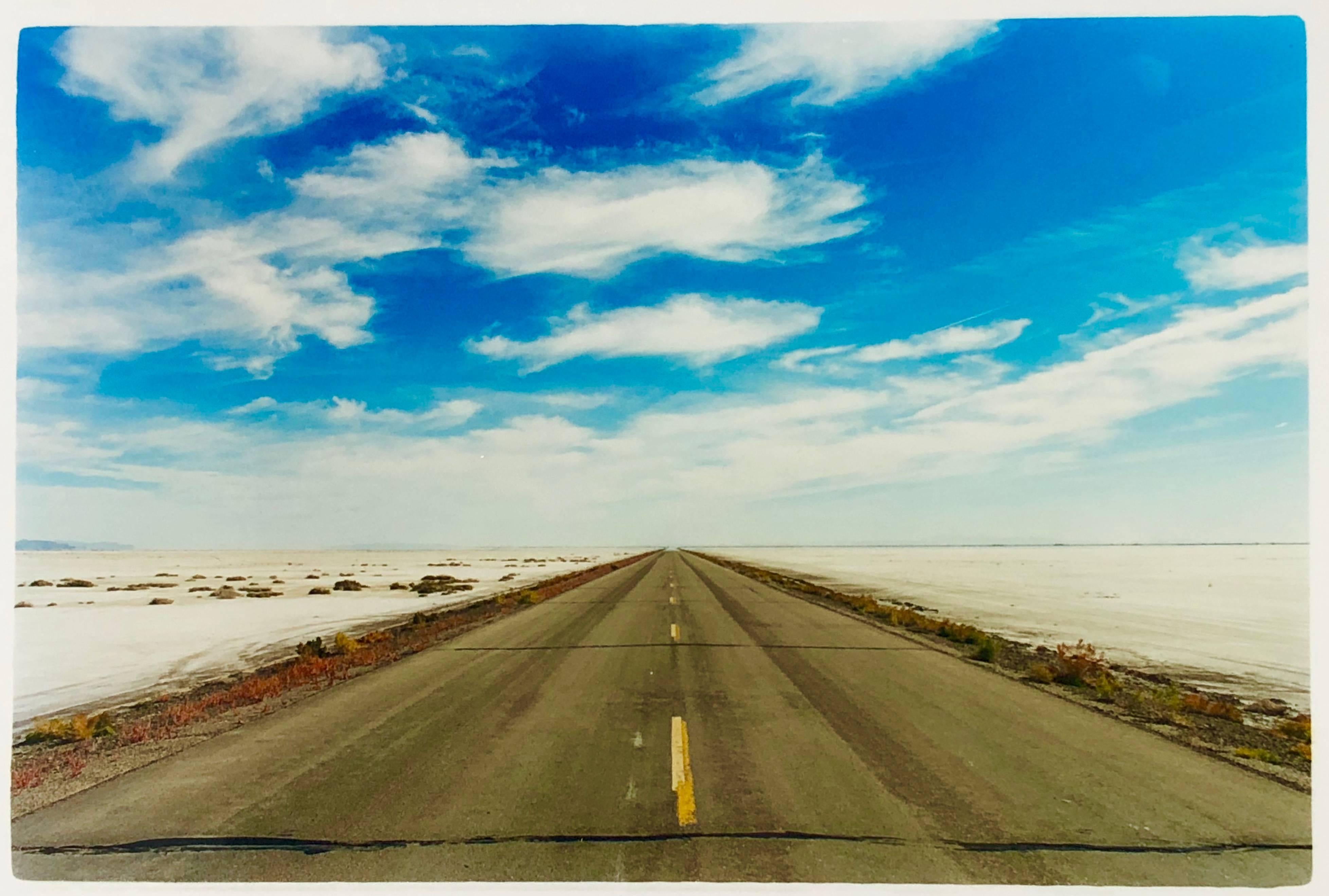 Approach Road to Bonneville Salt Flats, Bonneville, Utah - Landschaftsfarbenes Foto