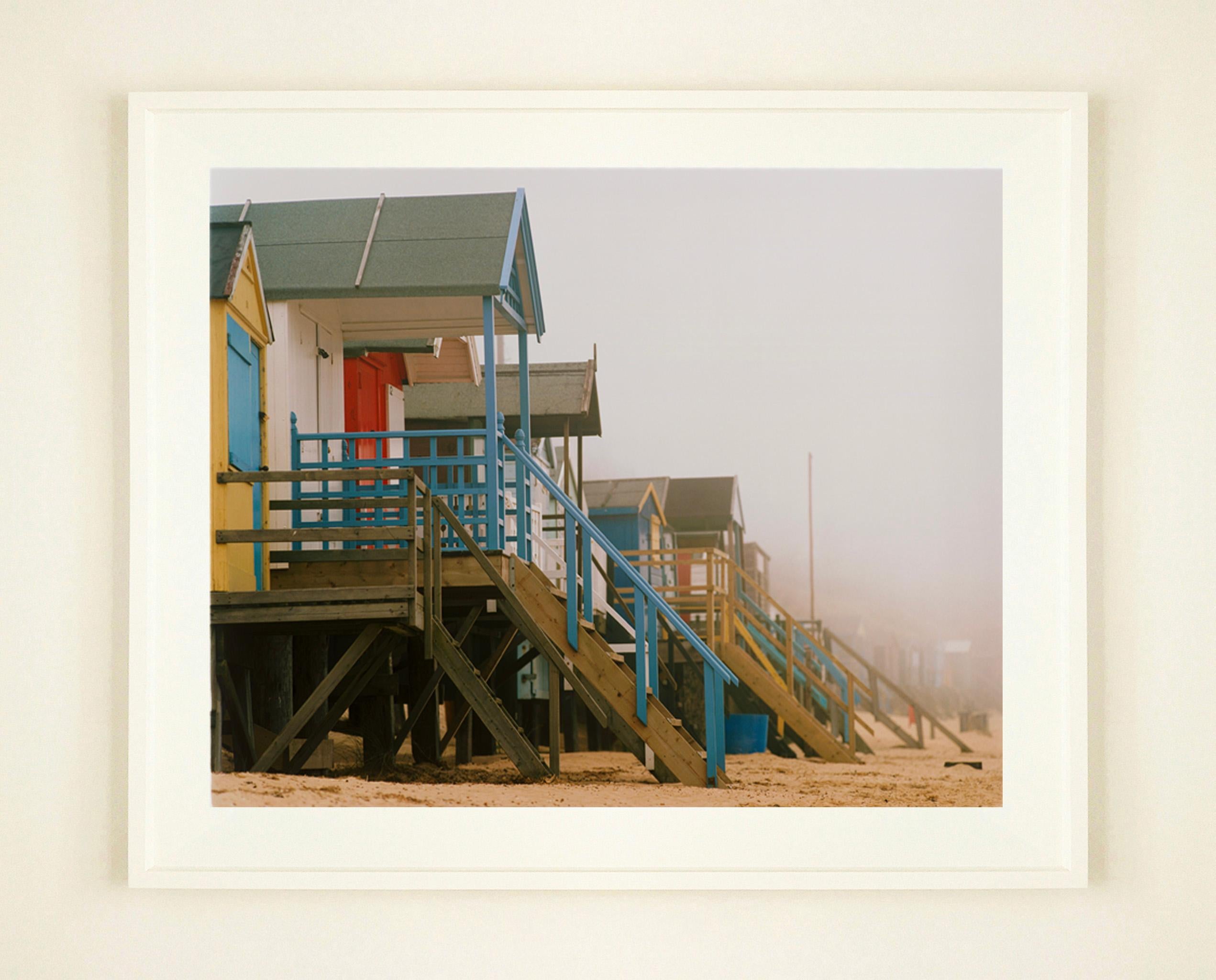 Beach Huts, la fotografia di mare di Richard Heeps, catturata in una delle sue zone preferite del Regno Unito, il Norfolk, sulla costa orientale, non troppo lontano dalla sua casa di Cambridge. Questa immagine cattura la classica quintessenza della