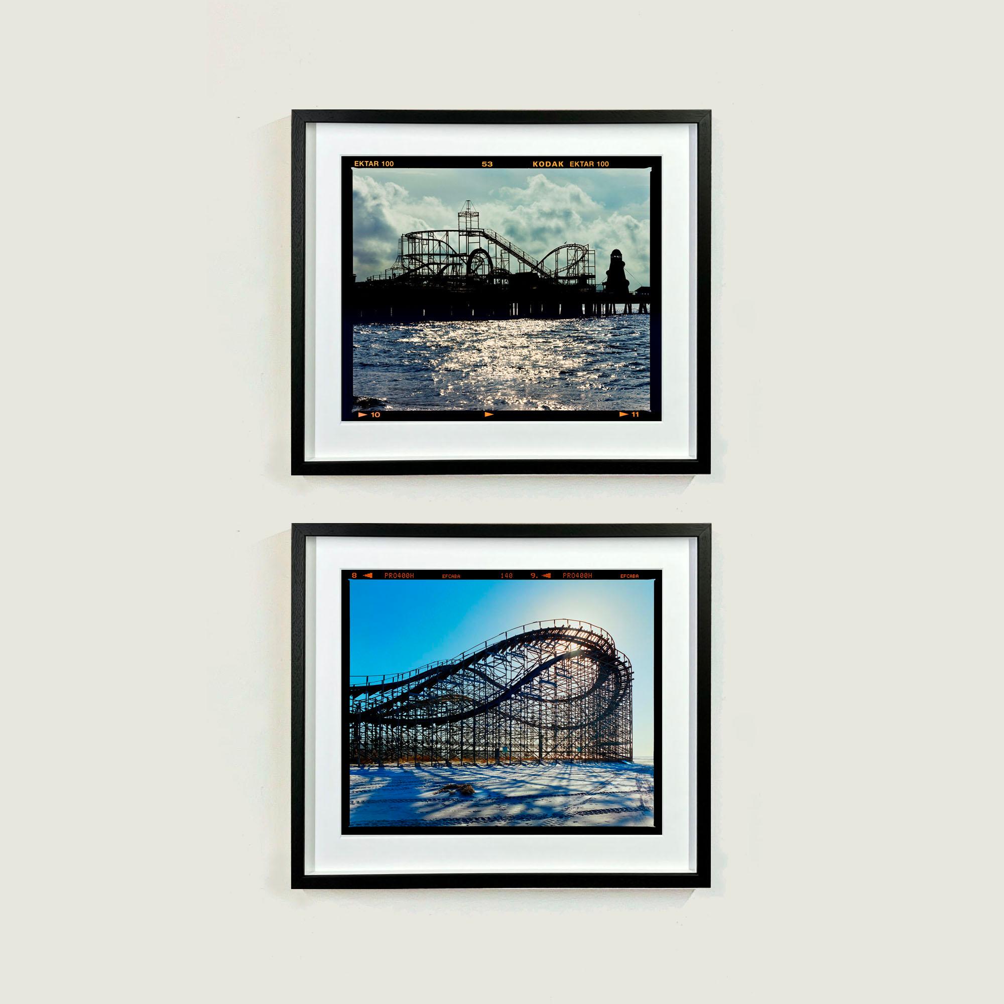 Gestrandete Achterbahn, Wildwood, New Jersey - Amerikanisches Landschaftsfarbfoto im Angebot 1