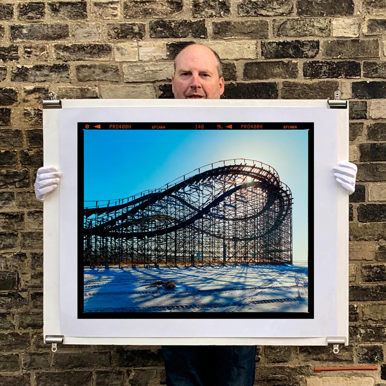 Gestrandete Achterbahn, Wildwood, New Jersey - Amerikanisches Landschaftsfarbfoto im Angebot 3