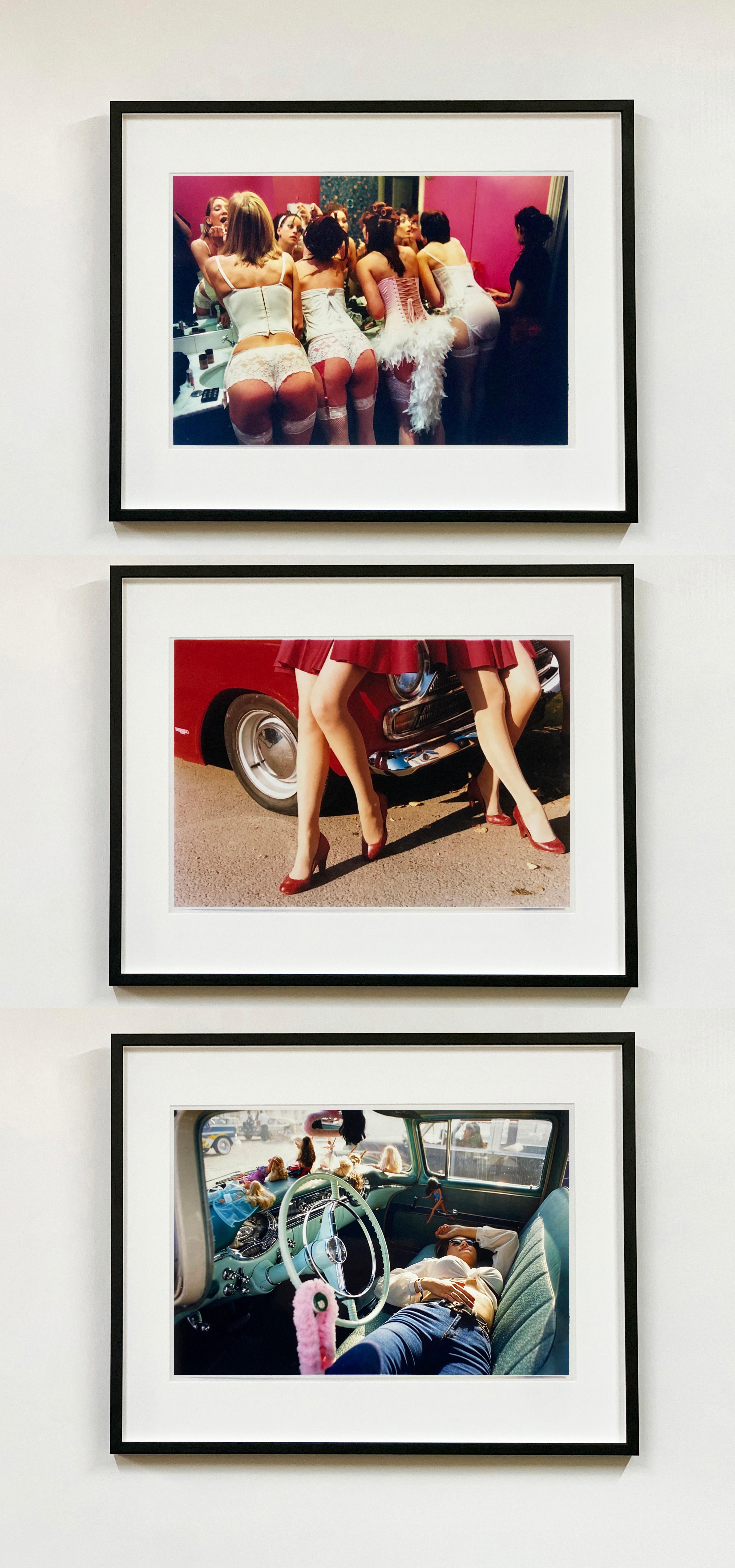 Belles of Shoreditch, aus Richard Heeps Burlesque-Serie.
Richard Heeps wurde durch seine Burlesque-Fotografie bekannt, nachdem er 2003 Aufführungen in Großbritannien und Amerika fotografiert hatte. Bei vielen Gelegenheiten verbrachte er viel Zeit