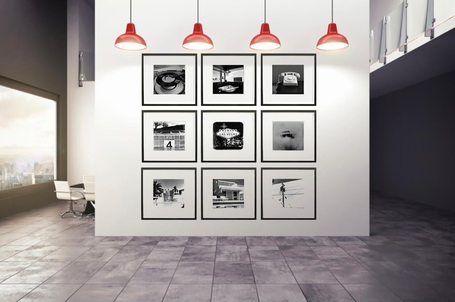 Set aus neun Fotografien in Schwarz-Weiß  – Print von Richard Heeps