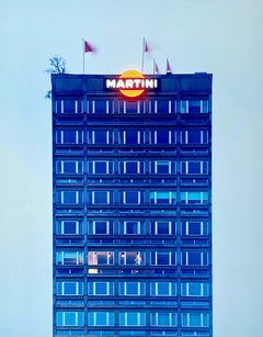Blauer Martini, Mailand – Architekturfotografie in Farbfotografie