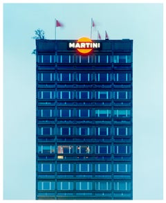 Blauer Martini, Mailand – Architekturfotografie in Farbfotografie