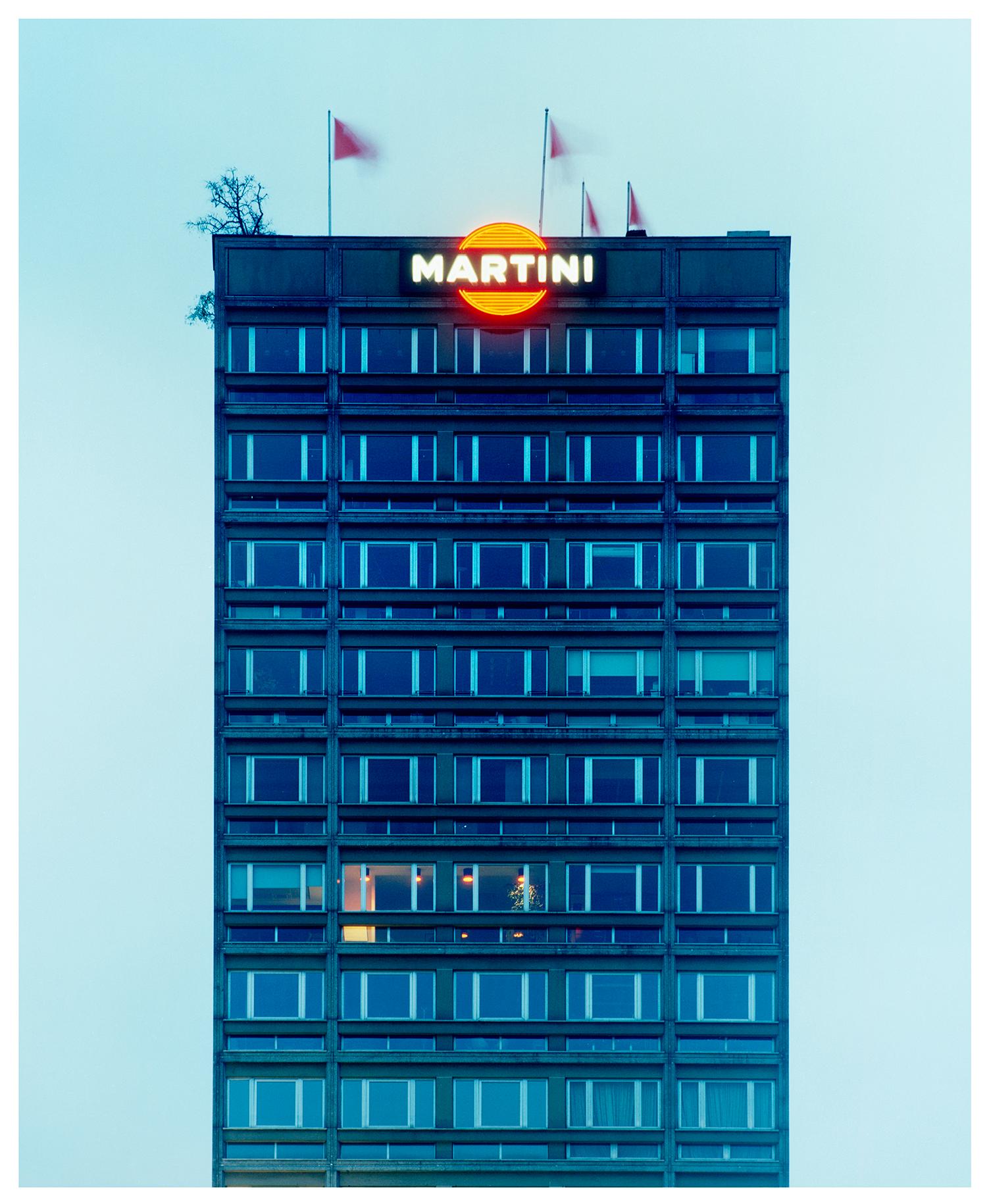 Apartments Blue Martini Rainbow de Milan - Deux photographies architecturales en couleur - Print de Richard Heeps