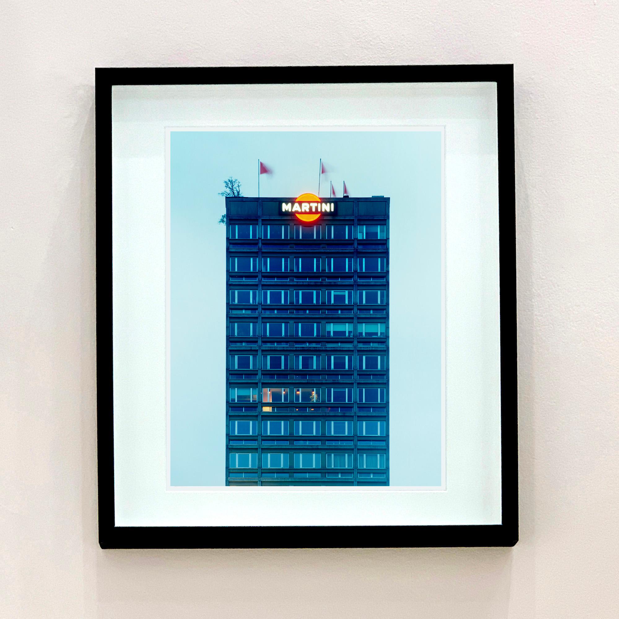 Apartments Blue Martini Rainbow de Milan - Deux photographies architecturales en couleur - Beige Print par Richard Heeps