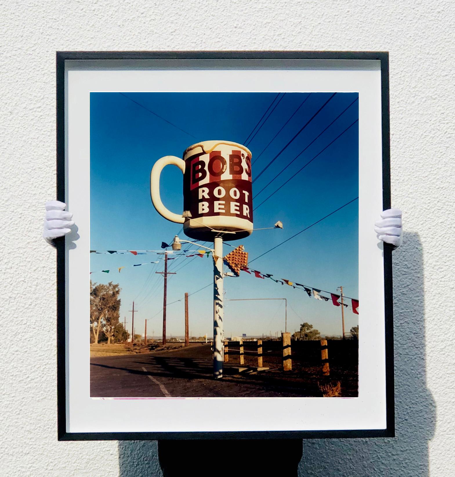 Un fabuleux exemple de pornographie routière américaine. Une partie de la série Dream in Color de Richard Heeps, photographiée à Fallon, Nevada.

Cette œuvre d'art est une édition limitée à 25 exemplaires, tirage photographique sur papier glacé.