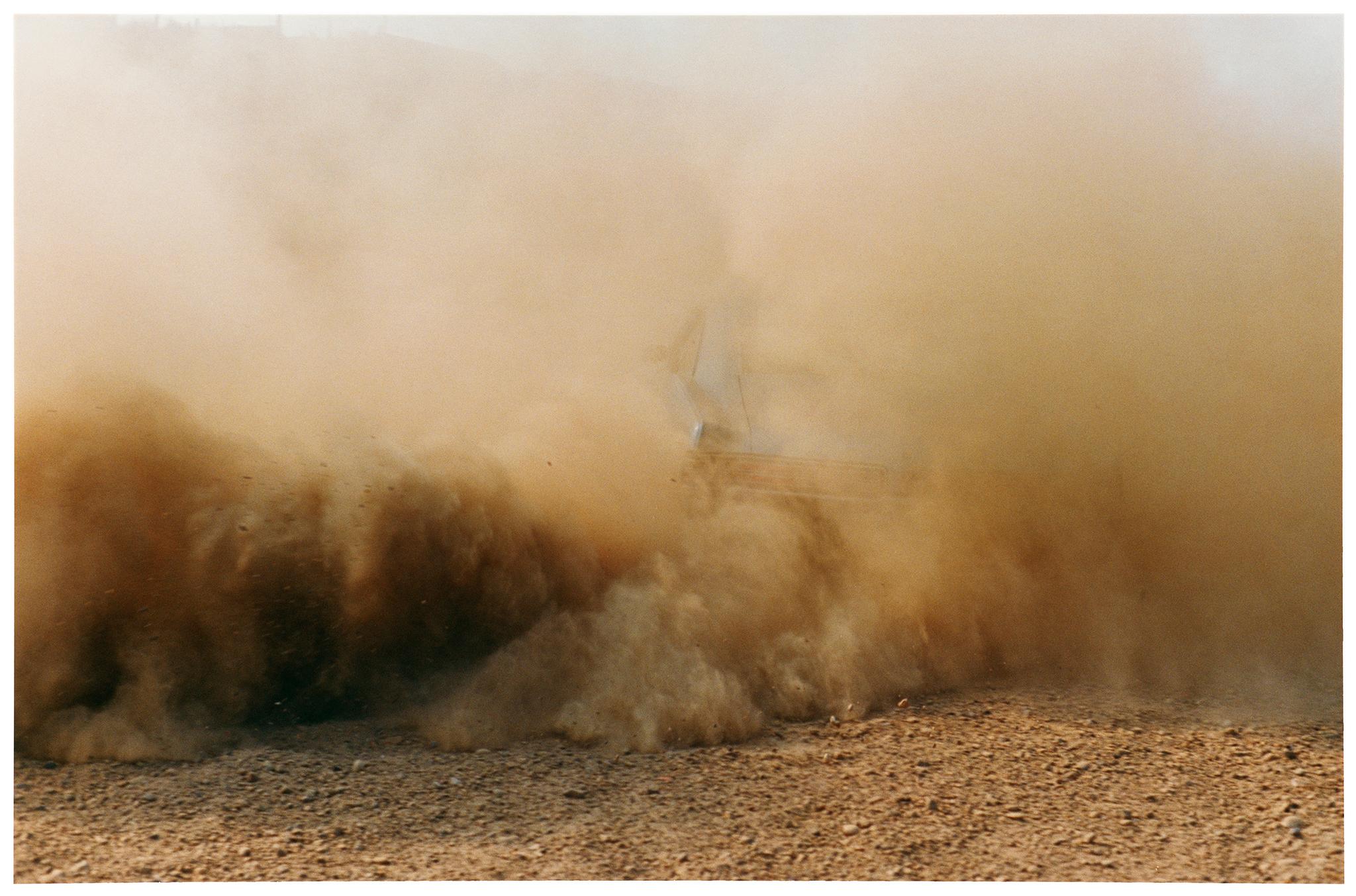 Buick in the Dust, séquence photographique de Richard Heeps, mettant en scène une voiture américaine sur une plage britannique (Hemsby, Norfolk) conduite par un Allemand. Richard a passé des années à perfectionner ses compétences en tant que