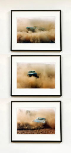 Buick in the Dust, Hemsby, Norfolk – Drei gerahmte Farbfotografien von Autos