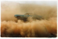 Buick in the Dust I, Hemsby, Norfolk - Photographie en couleur d'une voiture