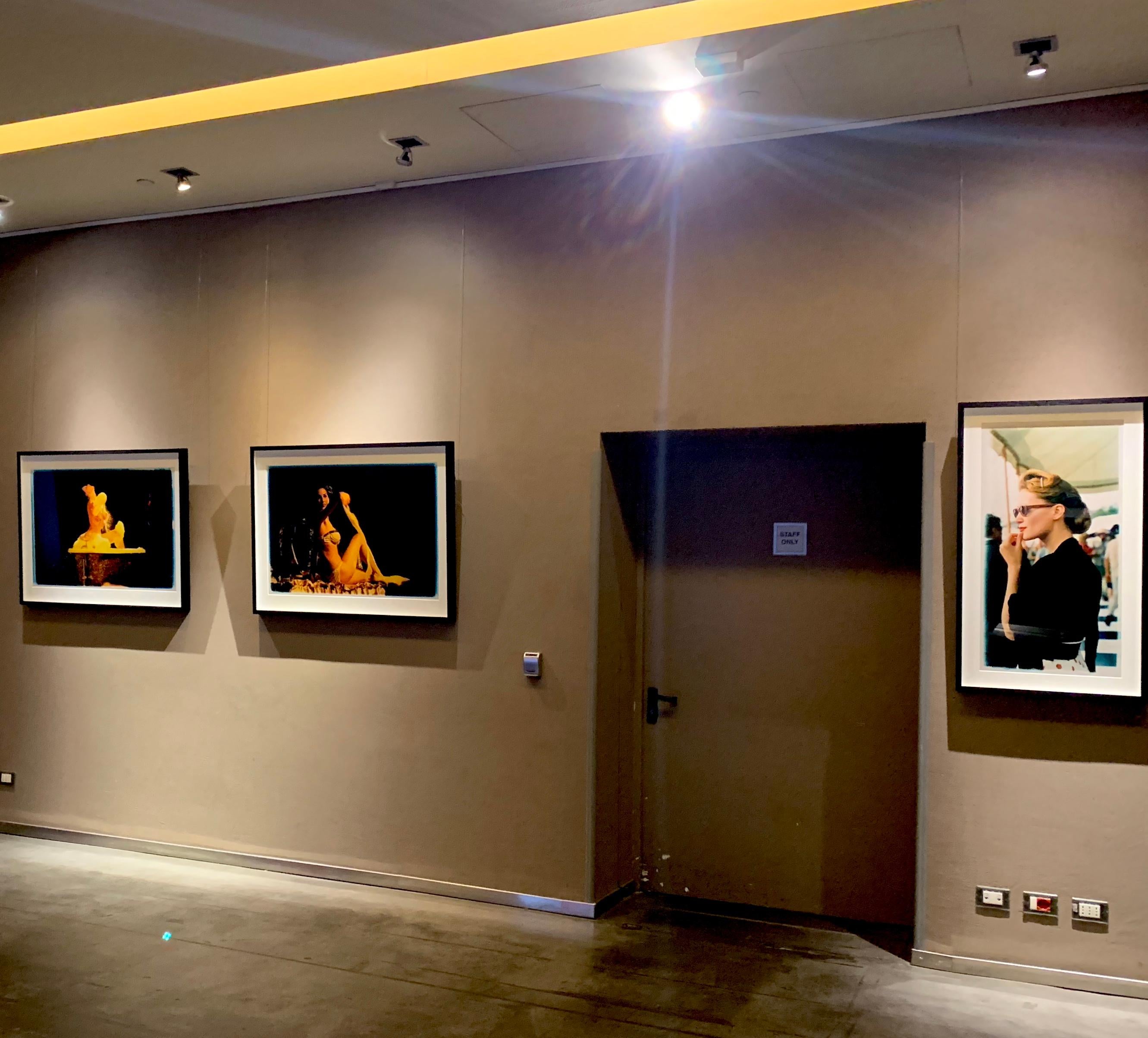 Série Burlesque, Boudoir II, Tease-O-Rama, Hollywood, Los Angeles - Photo couleur en vente 4