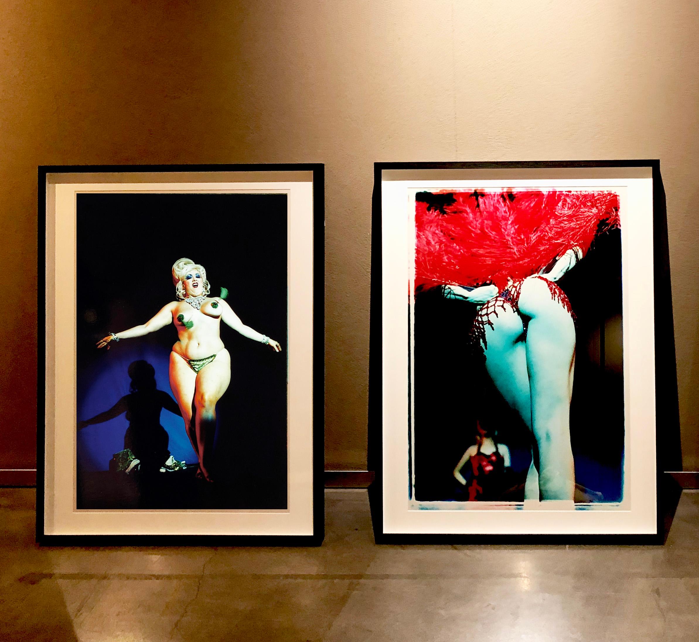 Série Burlesque, Tease-O-Rama, Hollywood, Los Angeles - Noir Nude Photograph par Richard Heeps