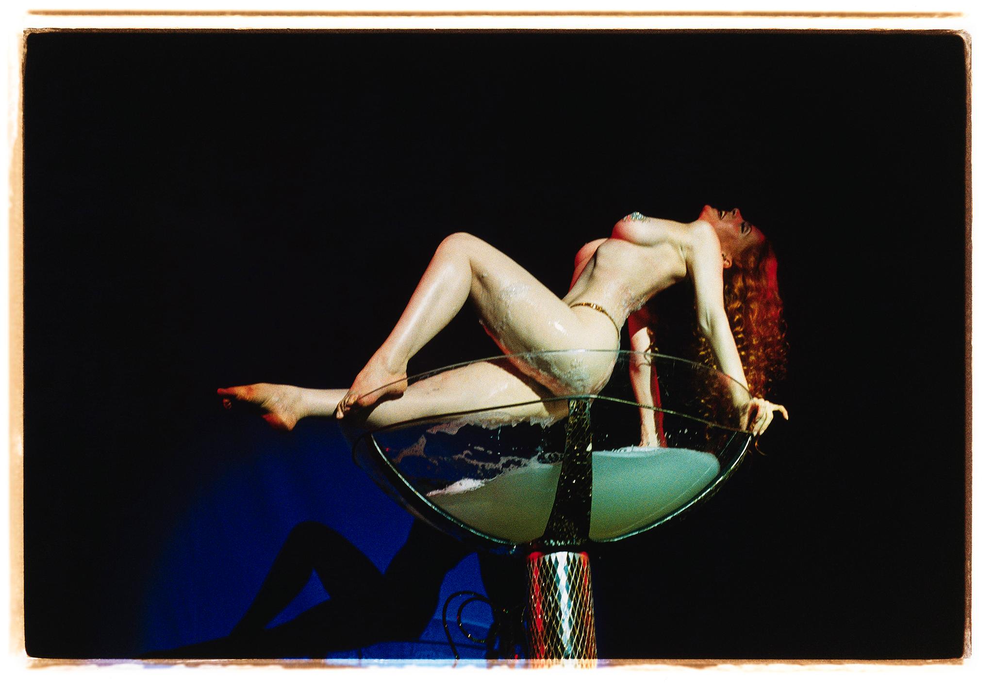 Ensemble de quatre petites photographies encadrées Burlesque - Contemporain Photograph par Richard Heeps