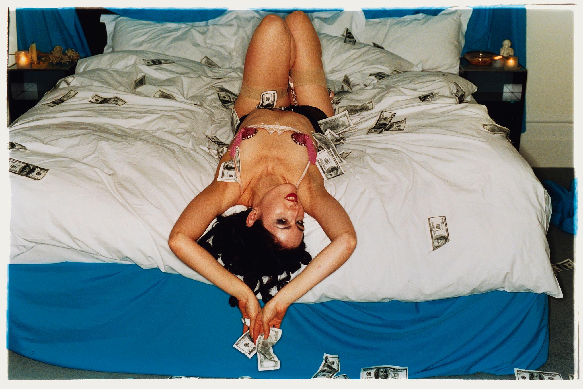 Photographie burlesque composée de quatre œuvres d'art encadrées de Richard Heeps.
En vedette :
Catherine D'Lish Champagne Coupe II, Tease-O-Rama, Hollywood, 2003
Belles of Shoreditch, The Whoopee Club, Londres, 2003
Delilah Right Red Hand III, The
