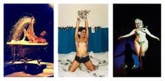 Burlesque Trio – Satz von drei gerahmten Farbporträtfotografien