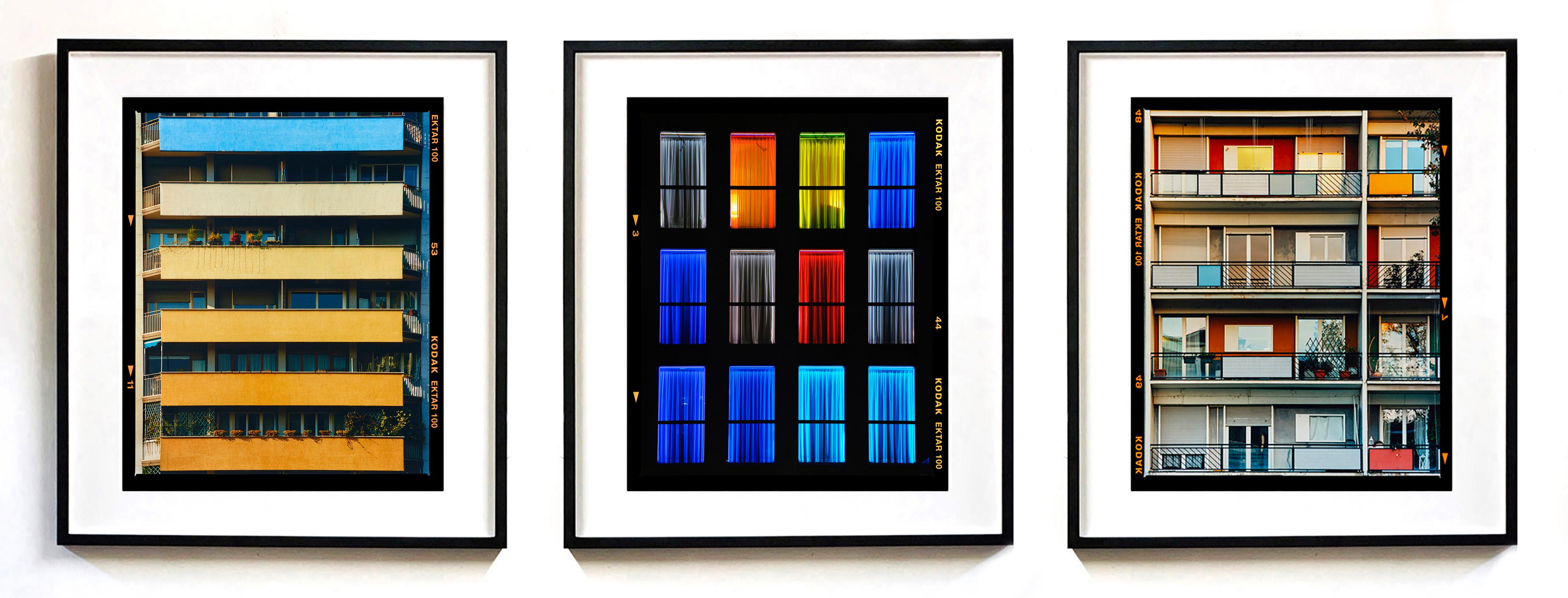 Centric (Neg 3), Milan - Architecture du design italien Photographie multicolore en vente 6