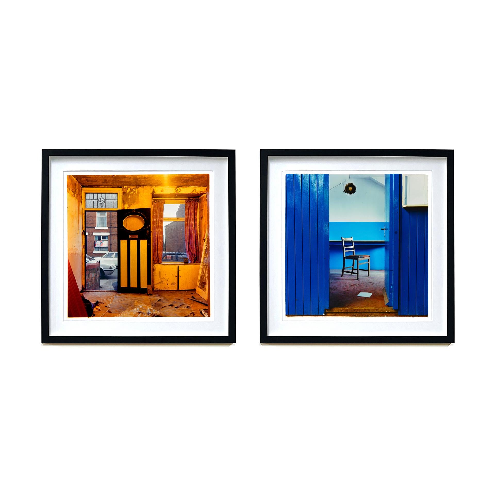 Stuhl, Northwich – britische Vintage-Interieurfotografie im Vintage-Stil im Angebot 4