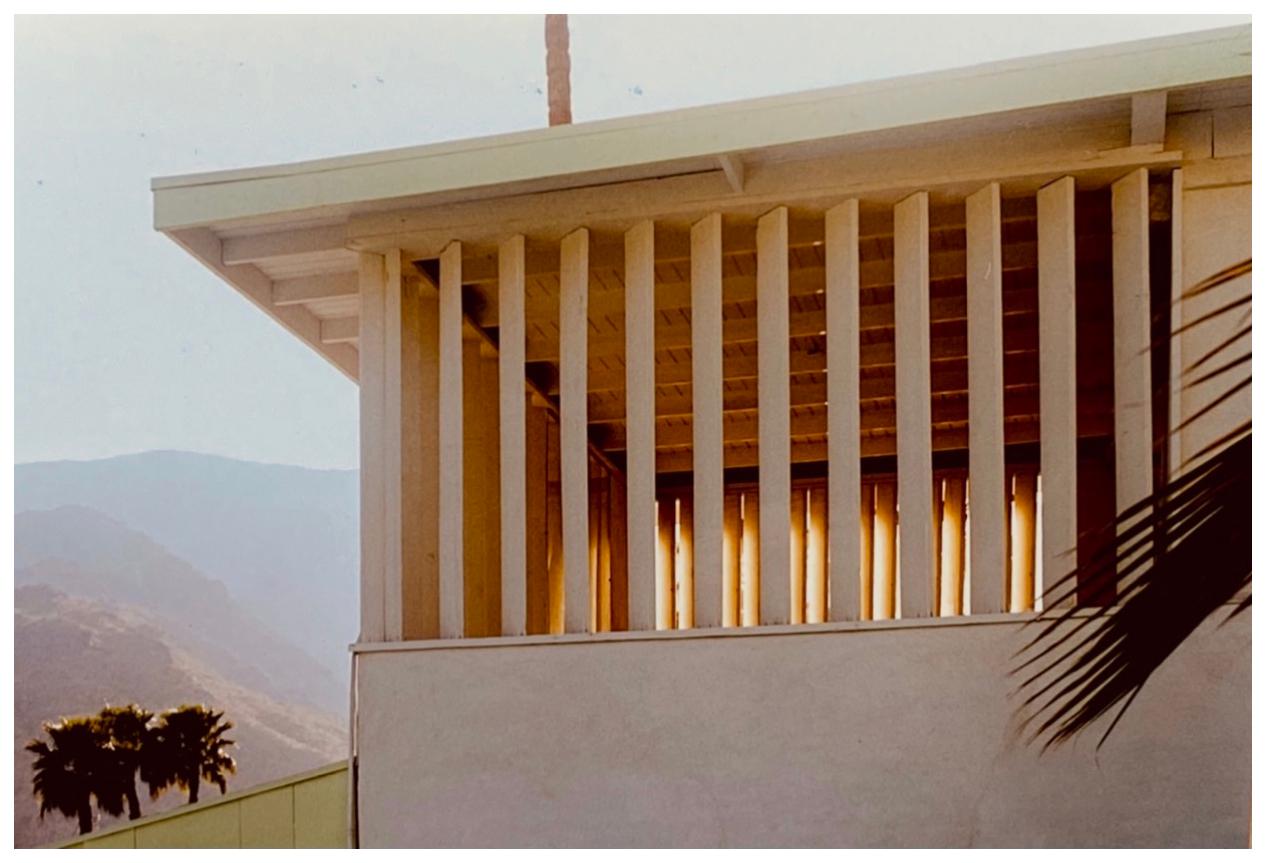 Color Photograph Richard Heeps - Colony at Dawn, Palm Springs, Californie - Photographie d'architecture du milieu du siècle dernier