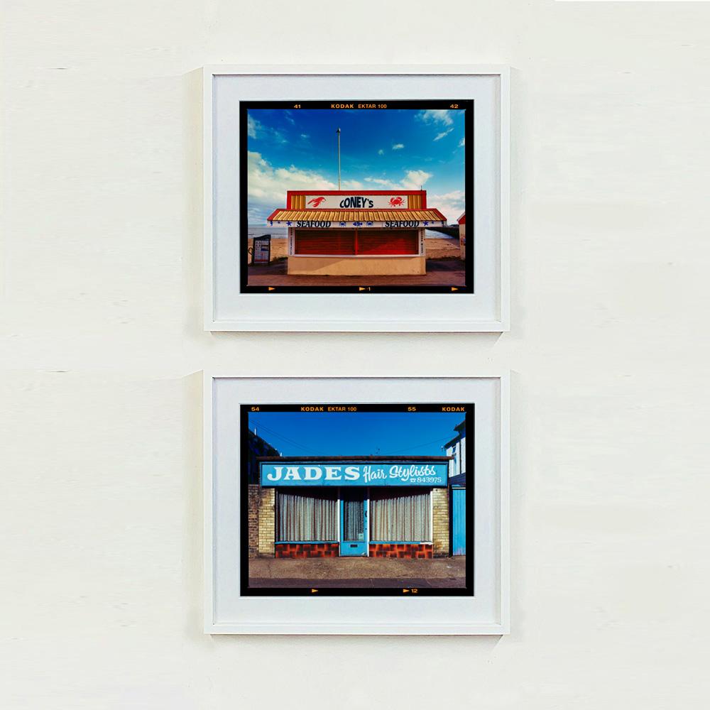 Coney's, Porthcawl - British Seaside Beach Typografie-Farbfotografie (Violett), Color Photograph, von Richard Heeps
