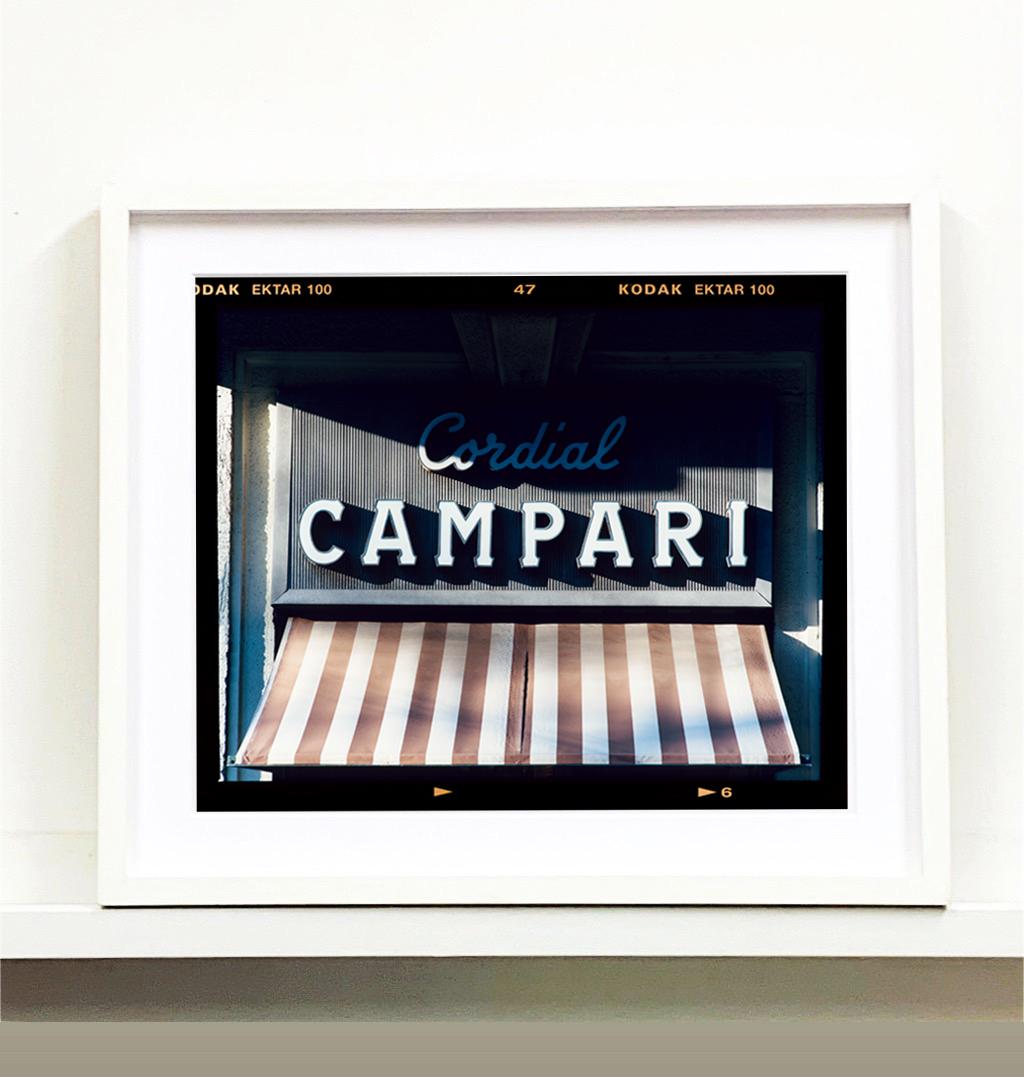 Cordial Campari, Milan - Photographie architecturale en couleur - Contemporain Print par Richard Heeps