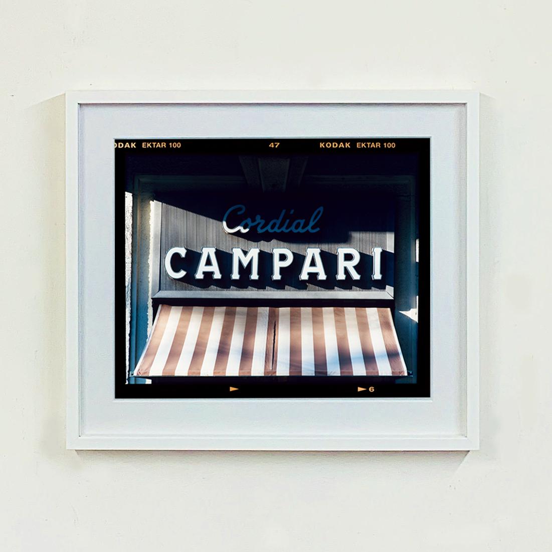 Cordial Campari, Milan - Photographie architecturale en couleur - Noir Print par Richard Heeps