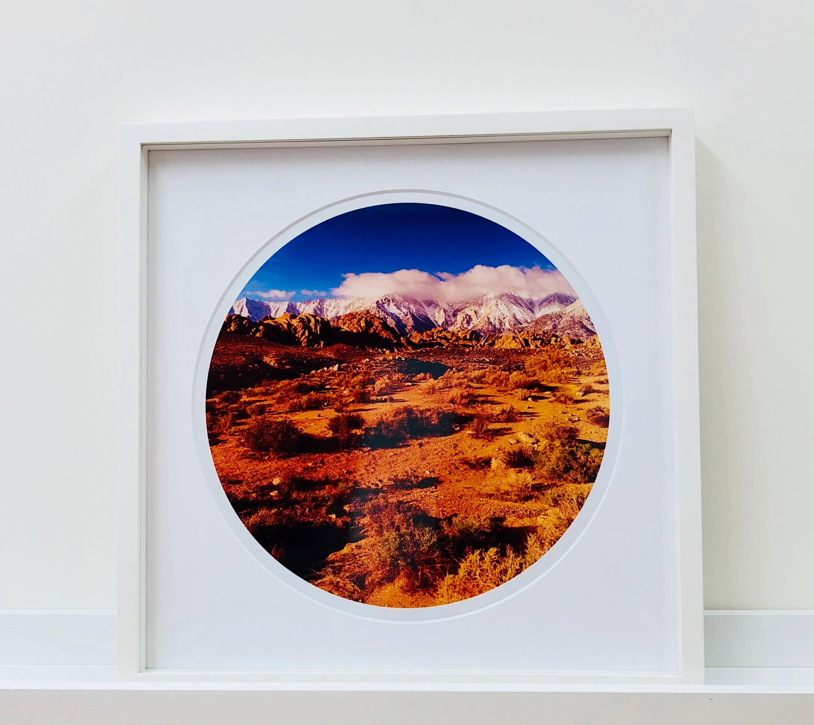 Movie Road, California - La serie Sundance - Photograph Contemporáneo de Richard Heeps