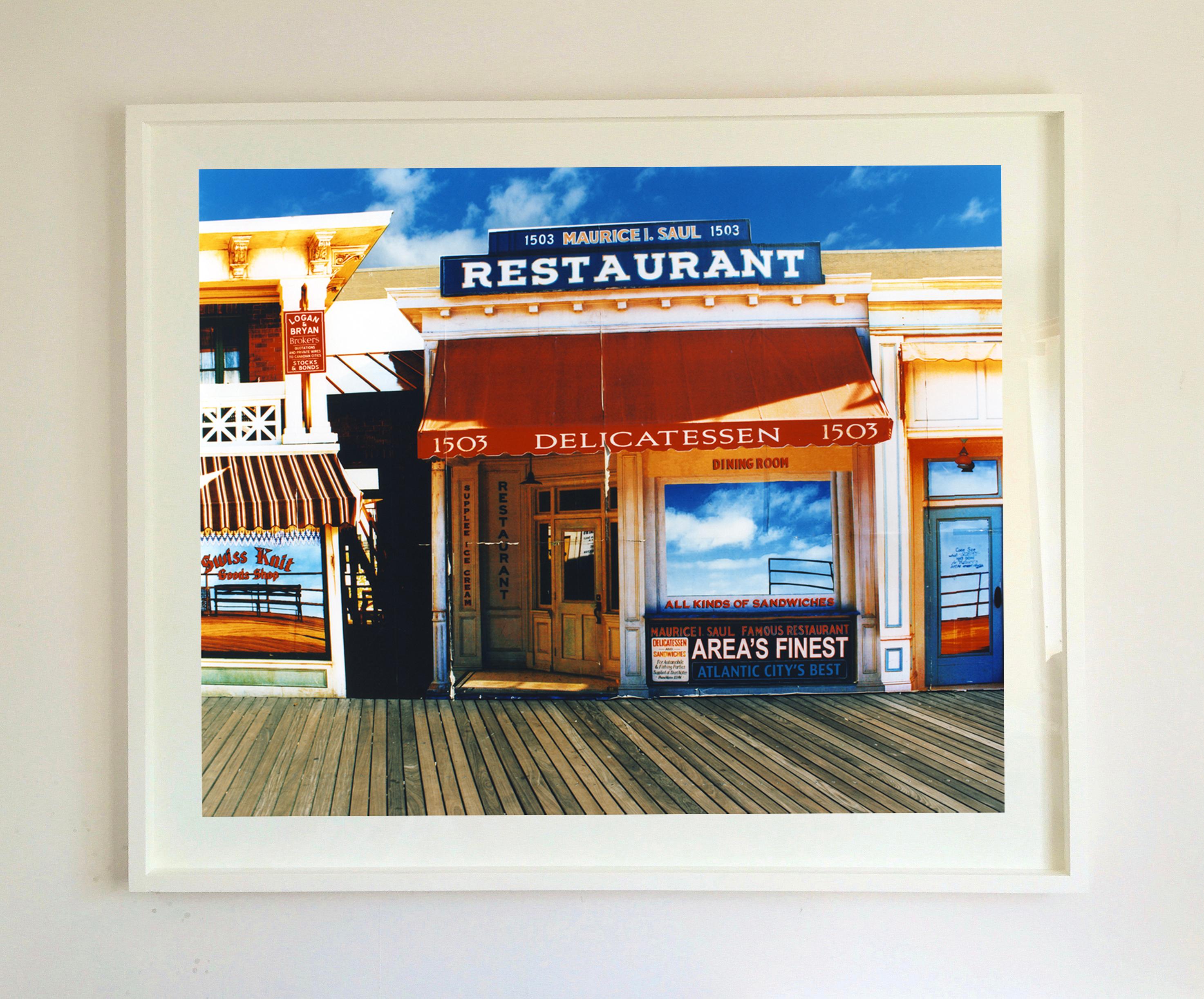 Delicatessen in the Sun, Atlantic City, New Jersey – amerikanische Farbfotografie (Braun), Color Photograph, von Richard Heeps