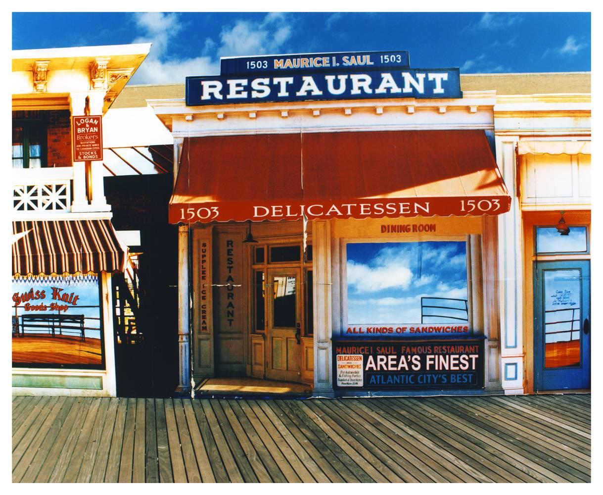 Richard Heeps Color Photograph – Delicatessen in the Sun, Atlantic City, New Jersey – amerikanische Farbfotografie